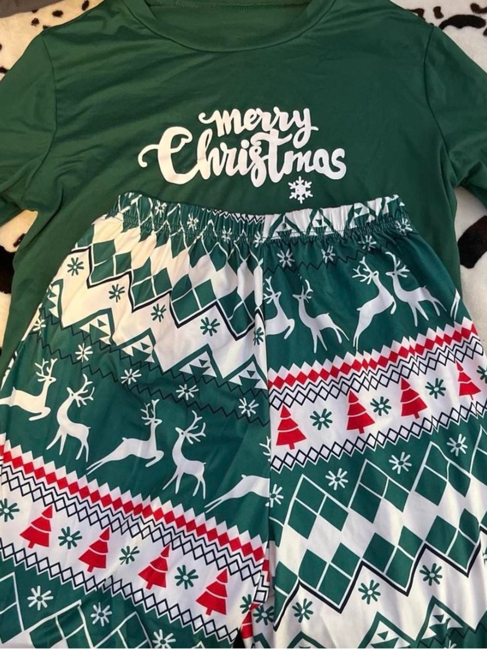 SHEIN Green Merry Christmas Kids Pajama Set with Reindeer and Tree Print